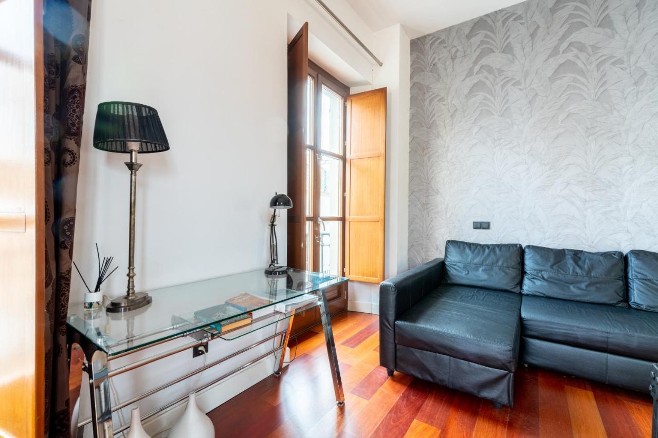 Cathedral Apartment, Upper Floor Apartment Sevilla Eksteriør billede